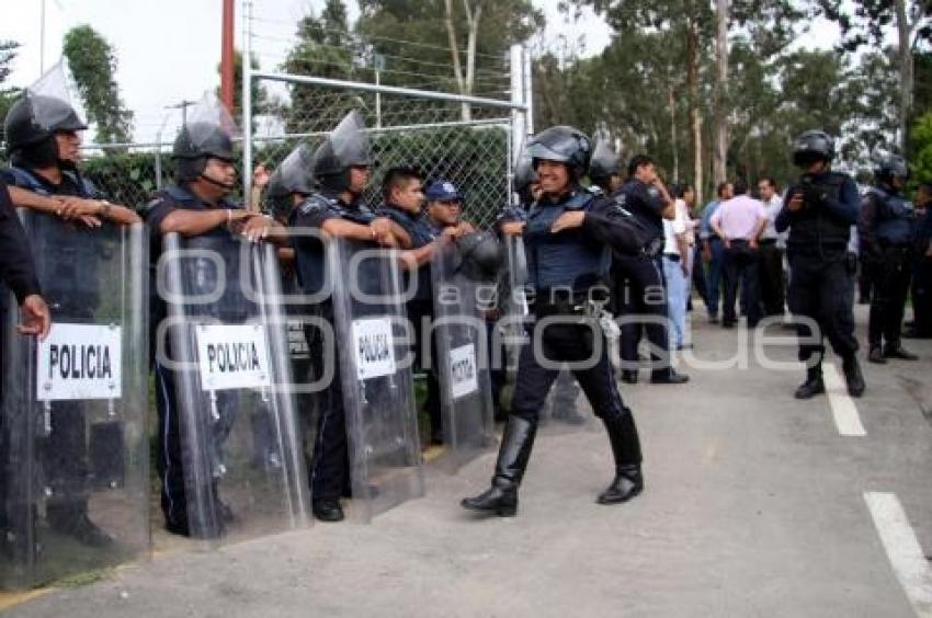 POLICIA MUNICIPAL RESGUARDA EL VIVERO COLON