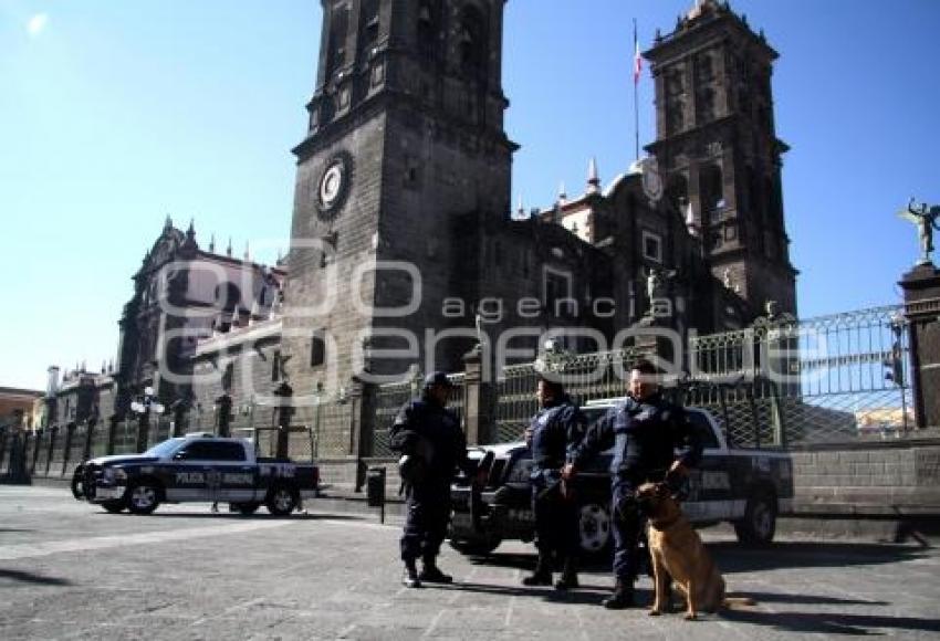 POLICIAS MUNICIPALES RESGUARDAN EL ZOCALO ANTE PRESENCIA DE MANIFESTANTES