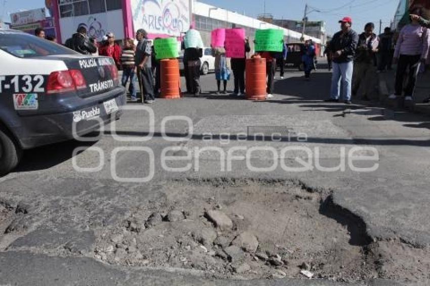 MANIFESTACIÓN . BACHES