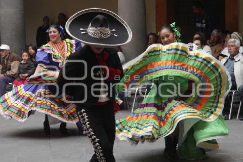 GRUPO DE DANZA FOLKLÓRICA