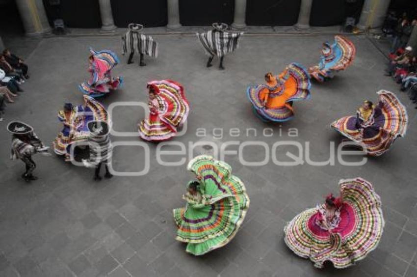 GRUPO DE DANZA FOLKLÓRICA