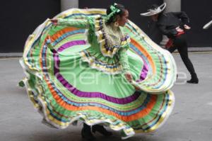 GRUPO DE DANZA FOLKLÓRICA