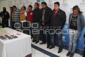 PRESENTAN BANDA DE ESTAFADORES