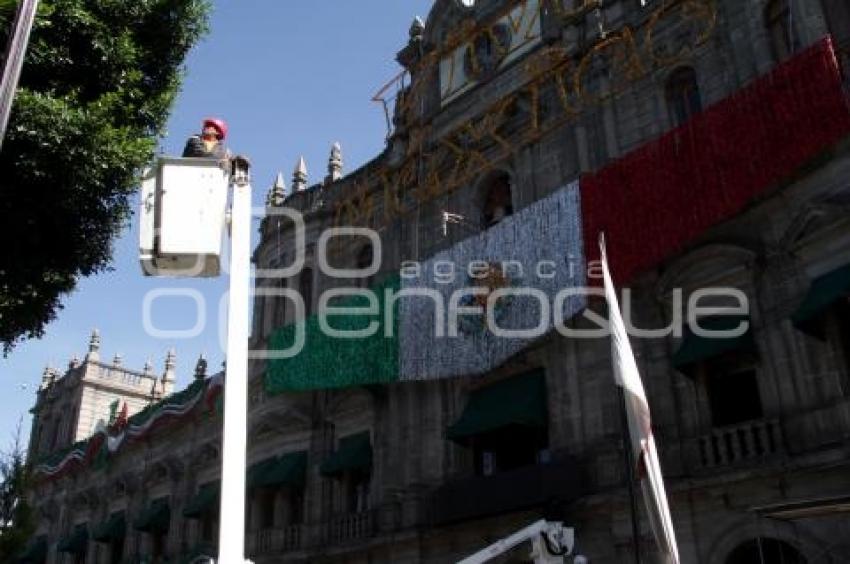 PREPARATIVOS EN EL ZÓCALO