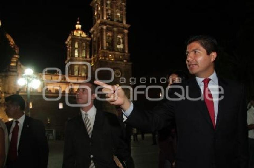 EDUARDO RIVERA RECORRE EL CENTRO DE NOCHE