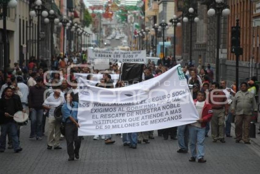 MARCHAN SINDICALIZADOS DEL IMSS