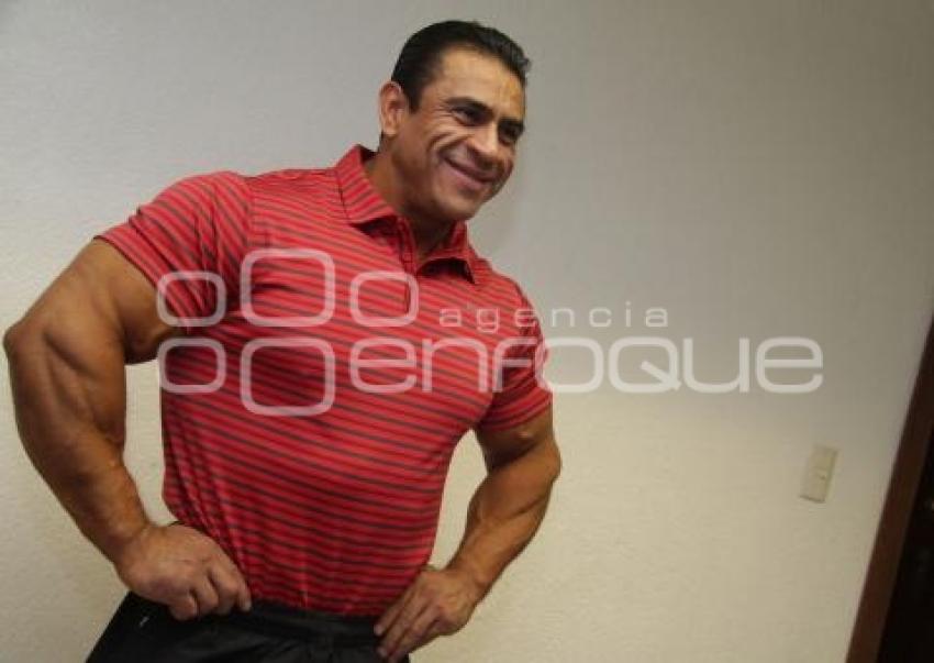HÉCTOR HUITZIL . FISICOCONSTRUCTIVISTA
