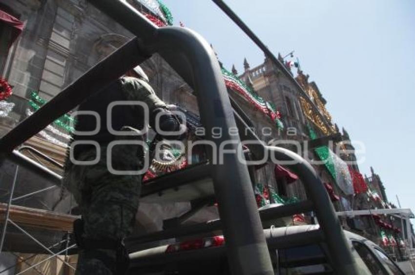 OPERATIVO EN EL ZÓCALO DE LA CIUDAD