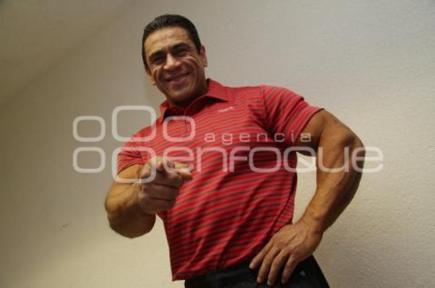 HÉCTOR HUITZIL . FISICOCONSTRUCTIVISTA
