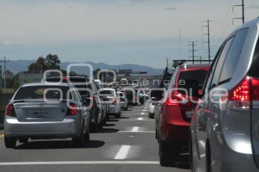 TRÁFICO EN LA CASETA . TERMINA PUENTE