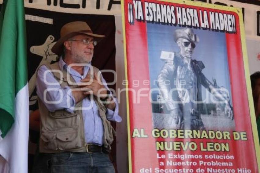 CARAVANA POR LA PAZ . JAVIER SICILIA