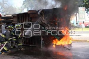 SIMULACRO - VOLCADURA DE TRANSPORTE PUBLICO EN ANALCO