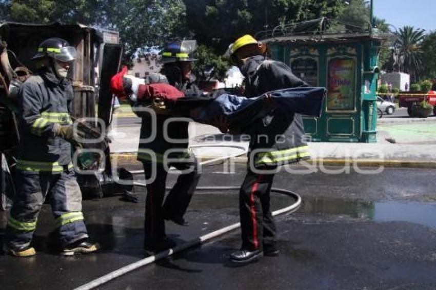 SIMULACRO - VOLCADURA DE TRANSPORTE PUBLICO EN ANALCO