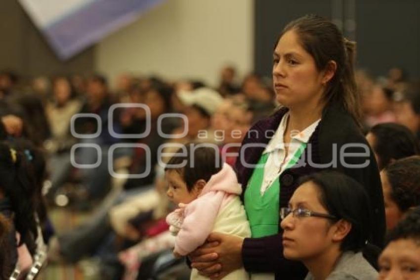 ENTREGA CRÉDITO A LA PALABRA DE LA MUJER
