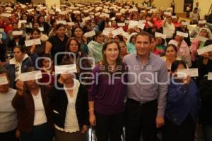 ENTREGA CRÉDITO A LA PALABRA DE LA MUJER