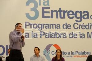 ENTREGA CRÉDITO A LA PALABRA DE LA MUJER