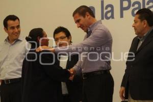 ENTREGA CRÉDITO A LA PALABRA DE LA MUJER