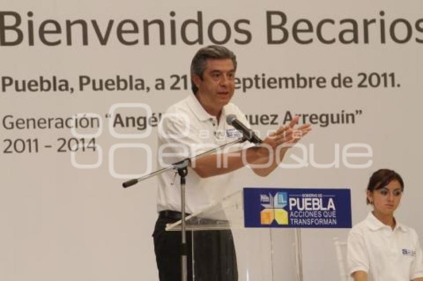 ENTREGA BECAS GRUPO BBVA BANCOMER Y GOBIERNO ESTATAL