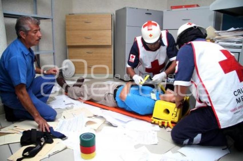 SIMULACRO DE AMENAZA DE BOMBA EN OFICINAS DEL IMSS