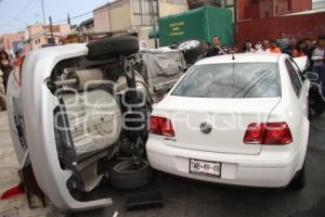 VOLCADURA EN LA 14 SUR Y 17 ORIENTE