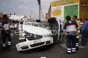 VOLCADURA EN LA 14 SUR Y 17 ORIENTE