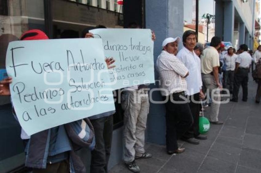 COMERCIANTES DE SAN ISIDRO SE MANIFIESTAN