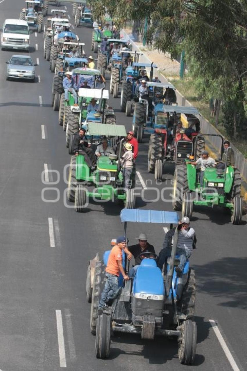 MANIFESTACIÓN DE CAMPESINOS Y COMERCIANTES