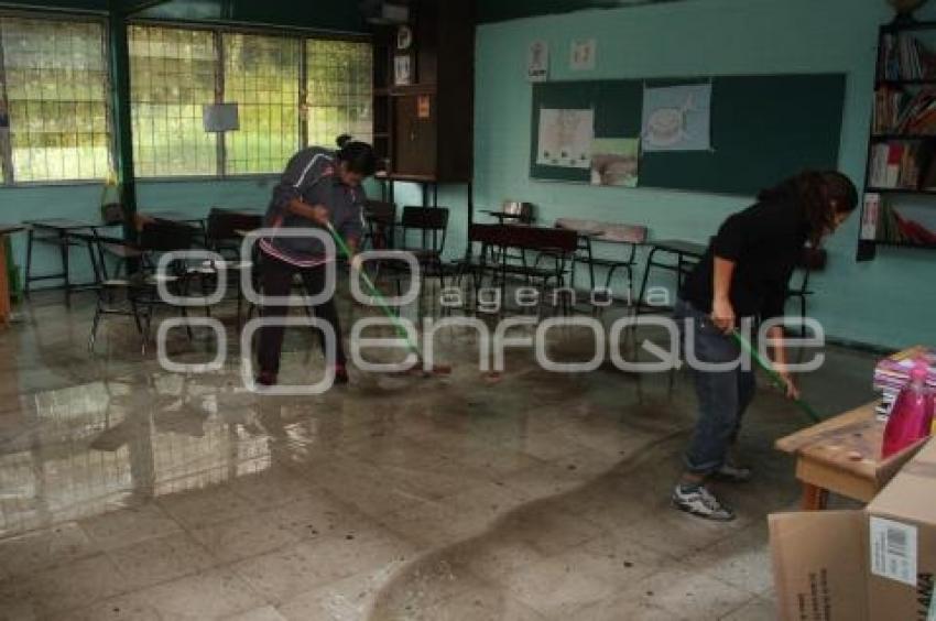 SE INUNDA ESCUELA EN LA HACIENDA