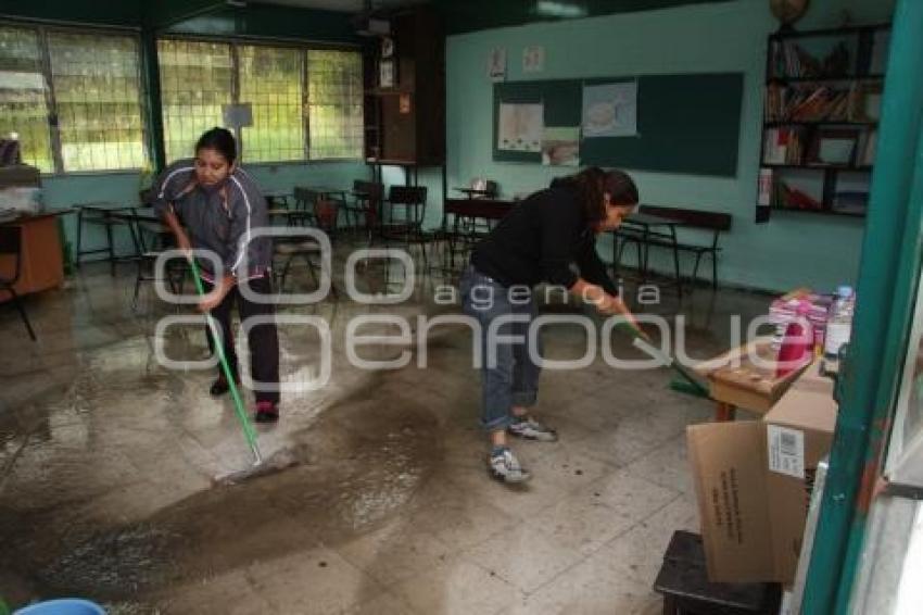 SE INUNDA ESCUELA EN LA HACIENDA