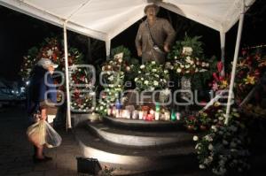 HOMENAJE ESTATUA GASPAR HENAINE "CAPULINA"