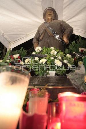 HOMENAJE ESTATUA GASPAR HENAINE "CAPULINA"