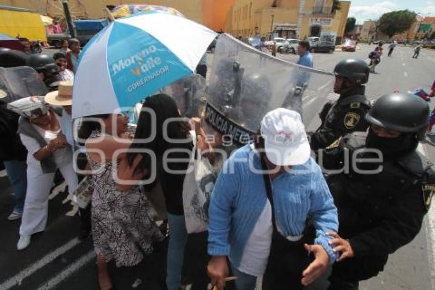 DESALOJA POLICIA ESTATAL MANIFESTANTES DEL BULEVAR