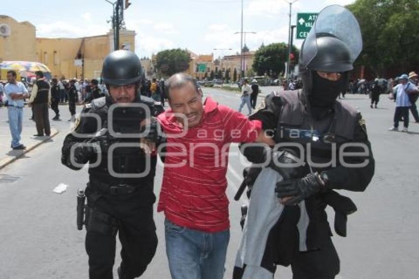 DESALOJA POLICIA ESTATAL MANIFESTANTES DEL BULEVAR