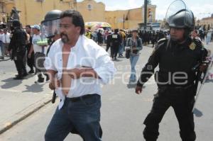 DESALOJA POLICIA ESTATAL MANIFESTANTES DEL BULEVAR