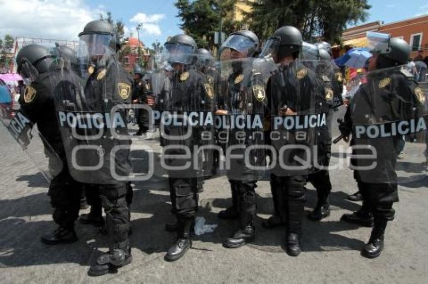 DESALOJA POLICIA ESTATAL MANIFESTANTES DEL BULEVAR