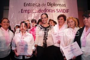 ENTREGAN RECONOCIMIENTO A MUJERES EMPRENDEDORAS