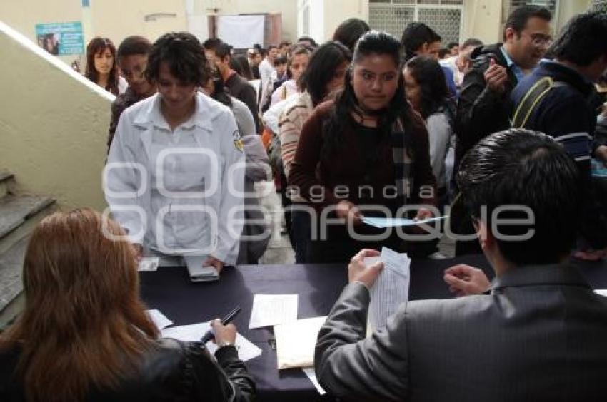 ENTREGA DIPUTADO APOYO PARA TRANSPORTE