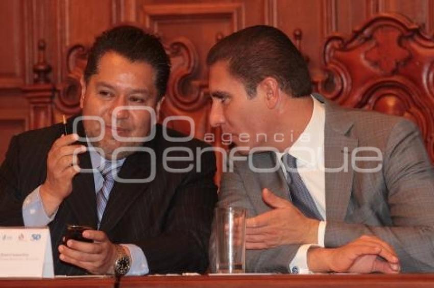 PANEL LIBRES E IGUALES