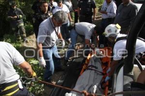 ENCUENTRAN CUERPO EMBOLSADO EN EL FONDO DE UNA BARRANCA