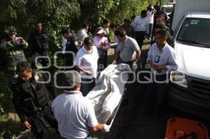 ENCUENTRAN CUERPO EMBOLSADO EN EL FONDO DE UNA BARRANCA