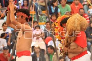 FESTIVAL . MOLE DE CADERAS