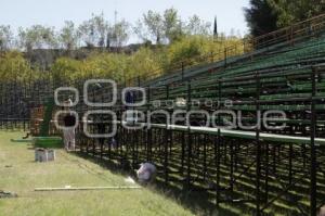 ALISTAN ESCENARIO PARA CONCIERTO DOS MUNDOS