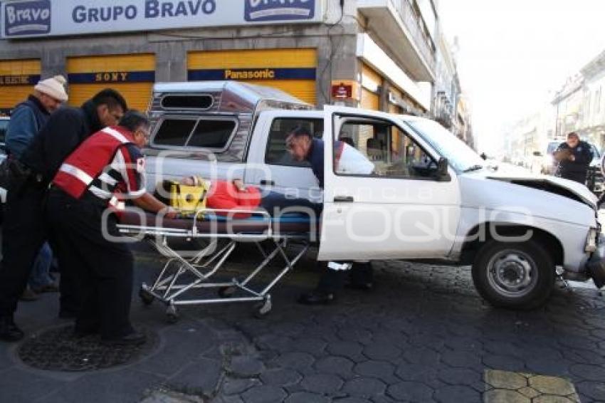 VOLCADURA EN LA 2 PONIENTE Y 7 NORTE