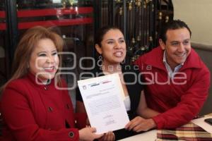 CLAUDIA HERNANDEZ E IVAN GALINDO FIRMAN CARTA DE APOYO.