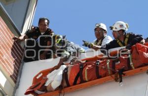 RESCATAN A HOMBRE ELECTROCUTADO