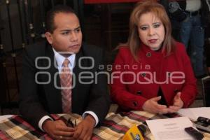 CLAUDIA HERNANDEZ E IVAN GALINDO FIRMA CARTA DE APOYO A COMITE MUNICIPAL