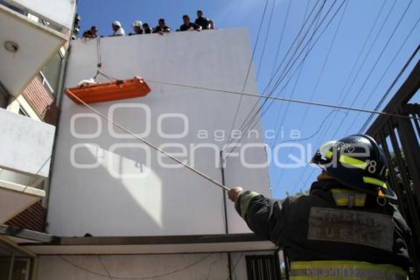 RESCATAN A HOMBRE ELECTROCUTADO