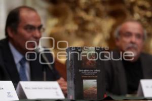 PRESENTAN LIBRO EN LA PALAFOXIANA