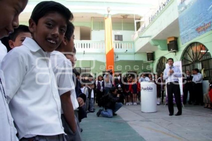 INAUGURAN AULA DE MEDIOS