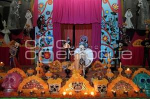 INAUGURA EDUARDO RIVERA OFRENDA MONUMENTAL EN EL PATIO DEL AYUNTAMIENTO